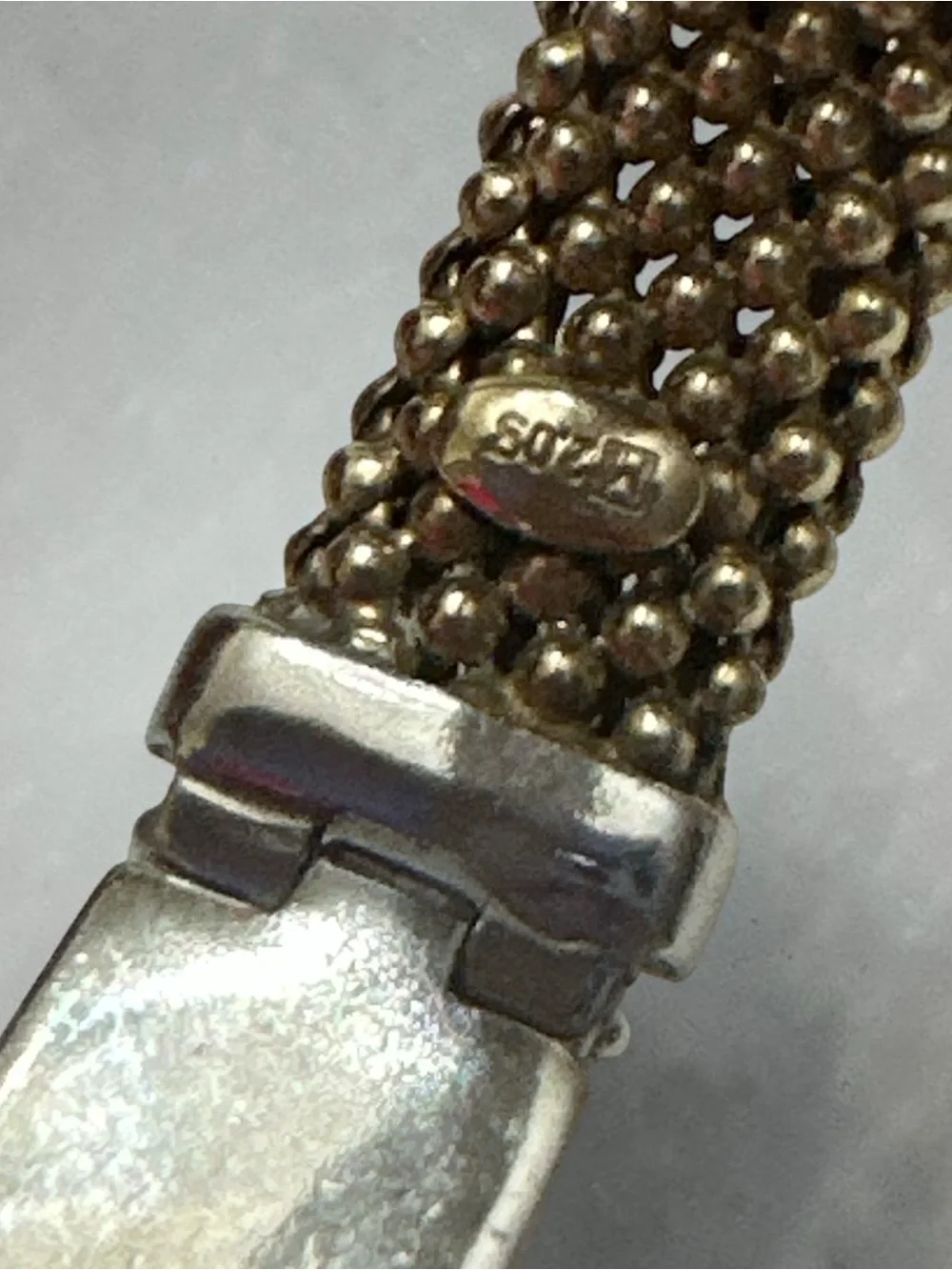 Horseshoe clasp bracelet